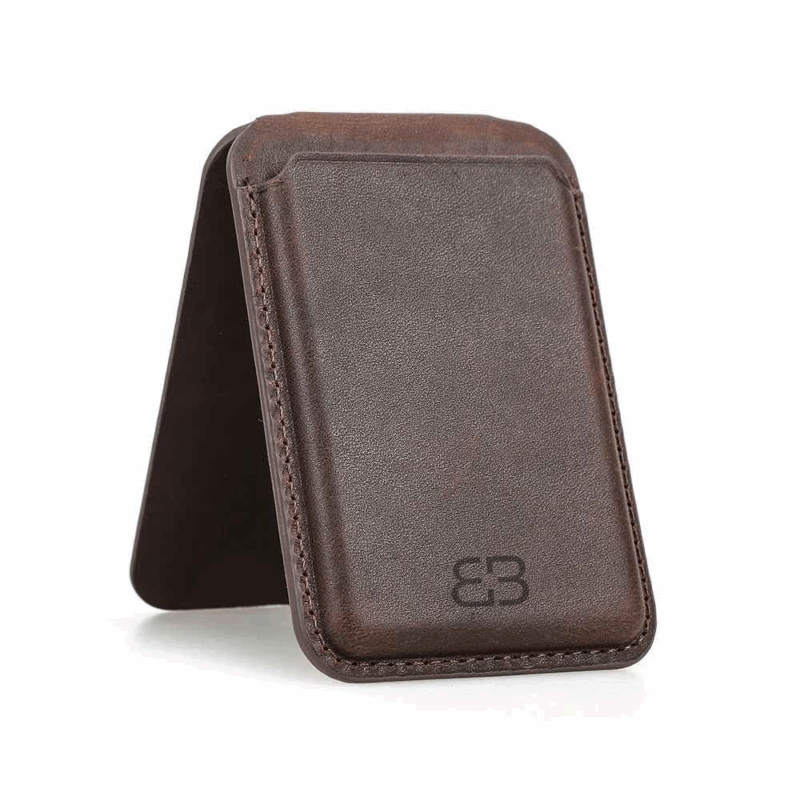 BUGOLINI Sagar – MagSafe Card Holder & Phone Stand – PU Leather – Magnetic – Holds up to 3 Cards – Compatible with MagSafe iPhones – Coffee